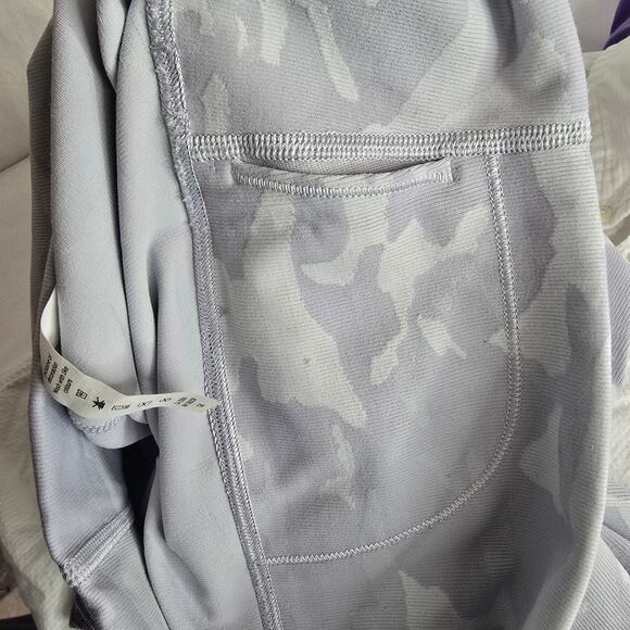 Lululemon Wunder Under Crop High-Rise Luxtreme‎ 21" Size 8 Light Gray White - Picture 7 of 8